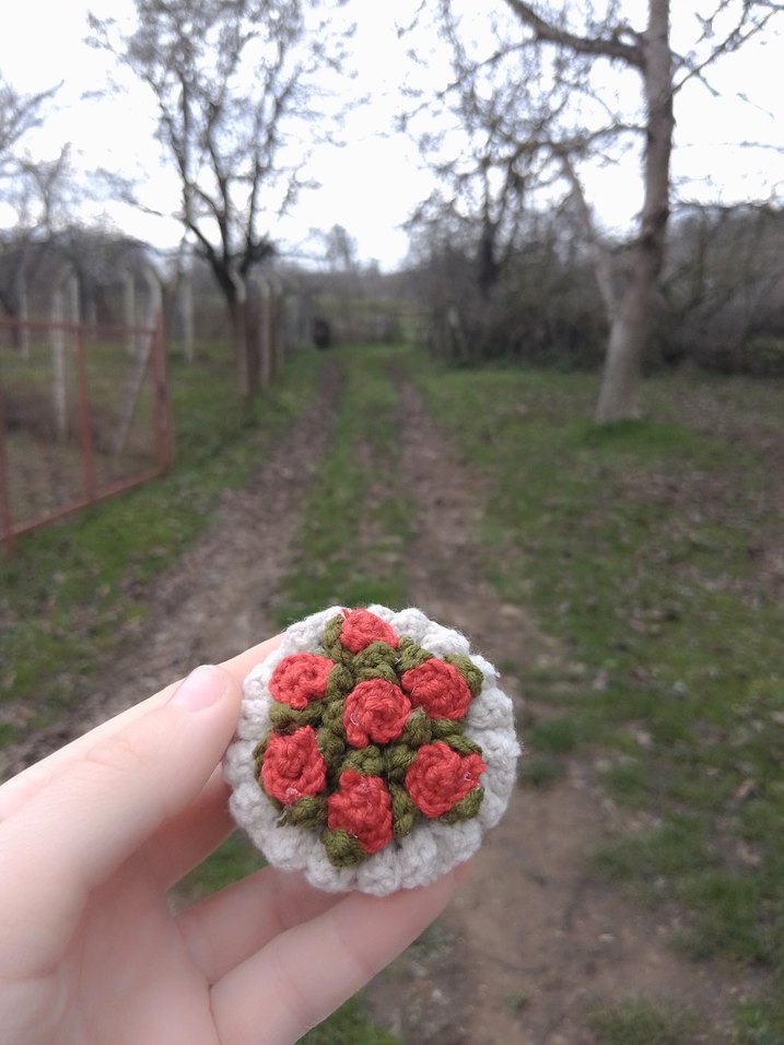 Bohem Kırmızı Çiçekli Örgü Anahtarlık - Görsel 2