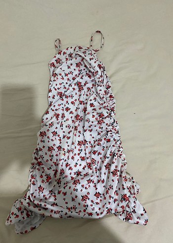 Beyaz Çiçek Desenli Drapeli Midi Elbise - Görsel 3