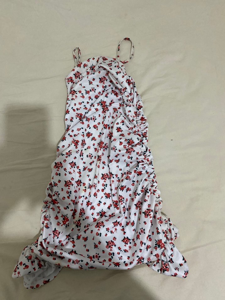 Beyaz Çiçek Desenli Drapeli Midi Elbise - Görsel 3