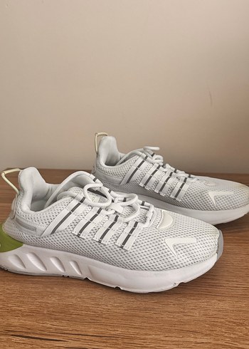 Beyaz Bağcıklı Yüksek Tabanlı Spor Ayakkabı - Görsel 3