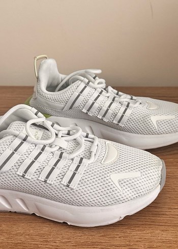 Beyaz Bağcıklı Yüksek Tabanlı Spor Ayakkabı - Görsel 2