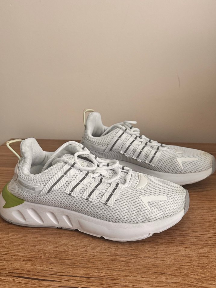 Beyaz Bağcıklı Yüksek Tabanlı Spor Ayakkabı - Görsel 3