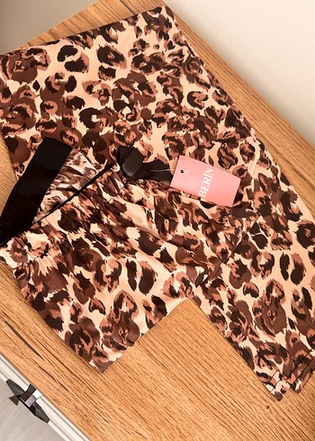 Kahverengi Leopar Desenli Kadın Mini Kumaş Pantolon - Görsel 3