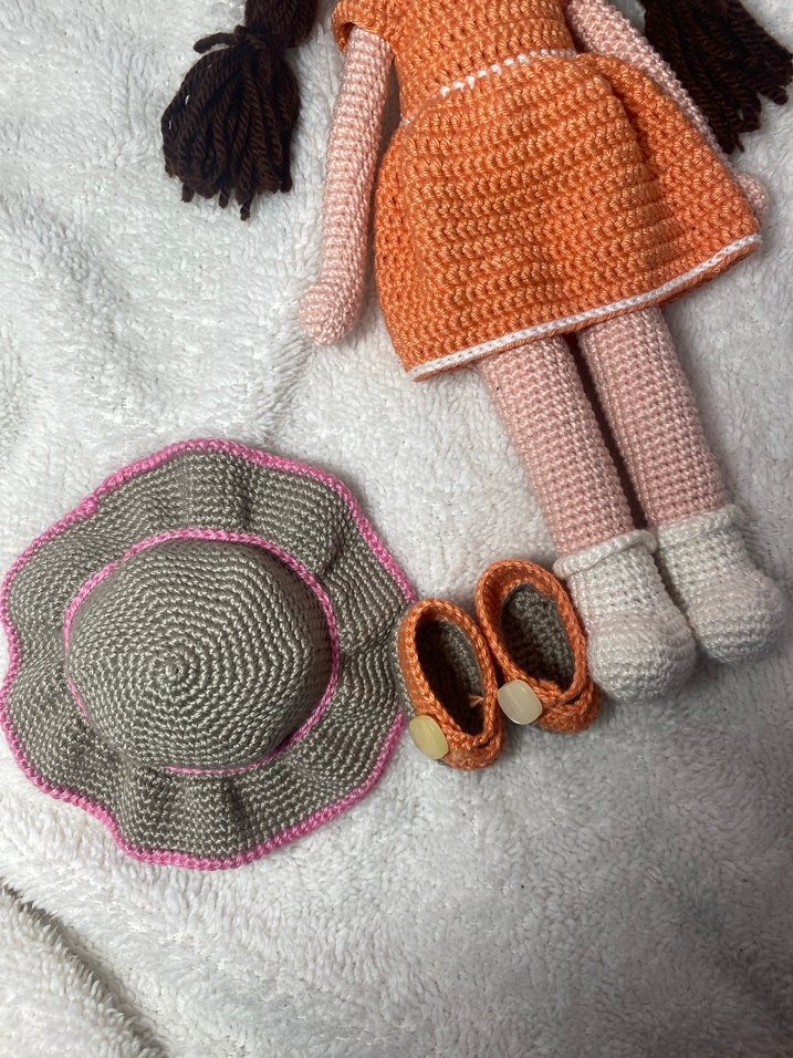 Örgü Renkli Kahverengi Saçlı Bebek - Görsel 2