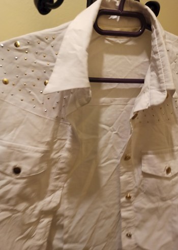 Düğmeli Beyaz Pamuklu Uzun Kollu Gömlek - Görsel 2