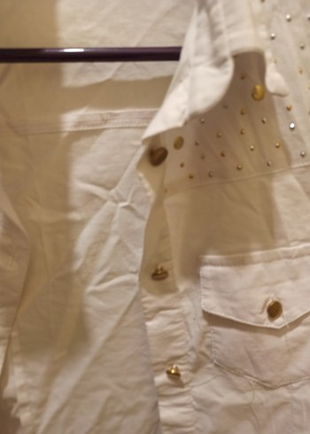 Düğmeli Beyaz Pamuklu Uzun Kollu Gömlek - Görsel 3