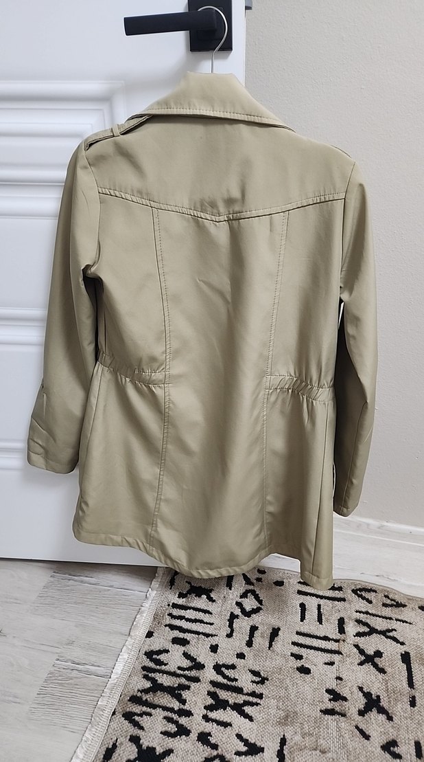 Bej Kemerli Kadın Deri Yağmurluk - Görsel 3