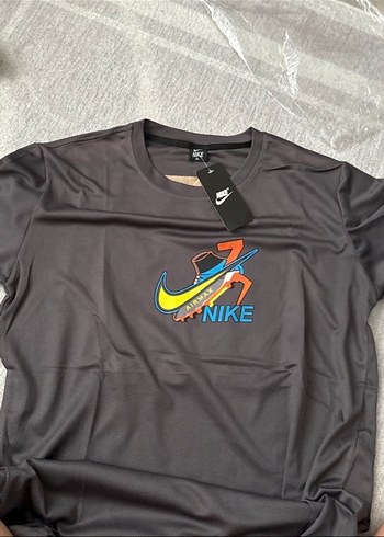 Nike Gri Baskılı Erkek Tişört - Görsel 2