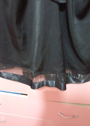 V Yakalı Kemerli Siyah Midi Elbise saden - Görsel 2