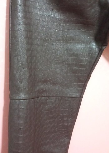 kahve Deri Yılan Desenli Bol Kesim Kadın Pantolon - Görsel 2