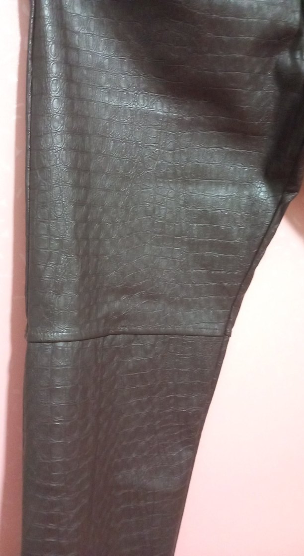 kahve Deri Yılan Desenli Bol Kesim Kadın Pantolon - Görsel 2