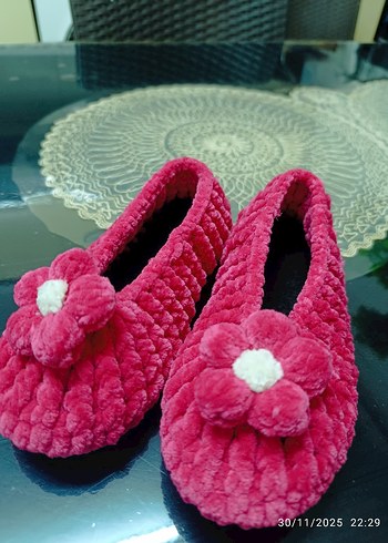 Çocuk Örgü Ev Babetleri Çiçek ve Düğme Detaylı - Görsel 5