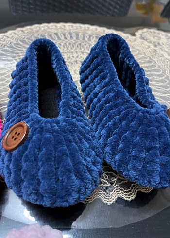 Çocuk Örgü Ev Babetleri Çiçek ve Düğme Detaylı - Görsel 4