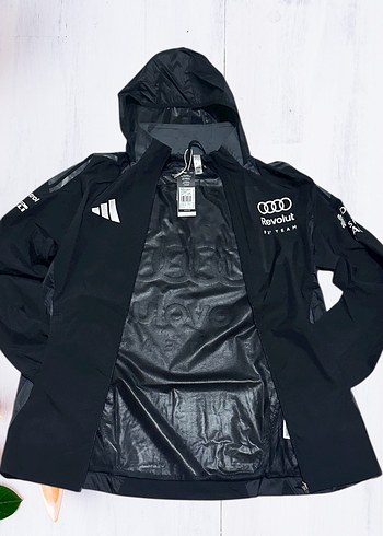 Orijinal Adidas Audi F1 Takımı Yağmurluk Rüzgarlık - Görsel 3