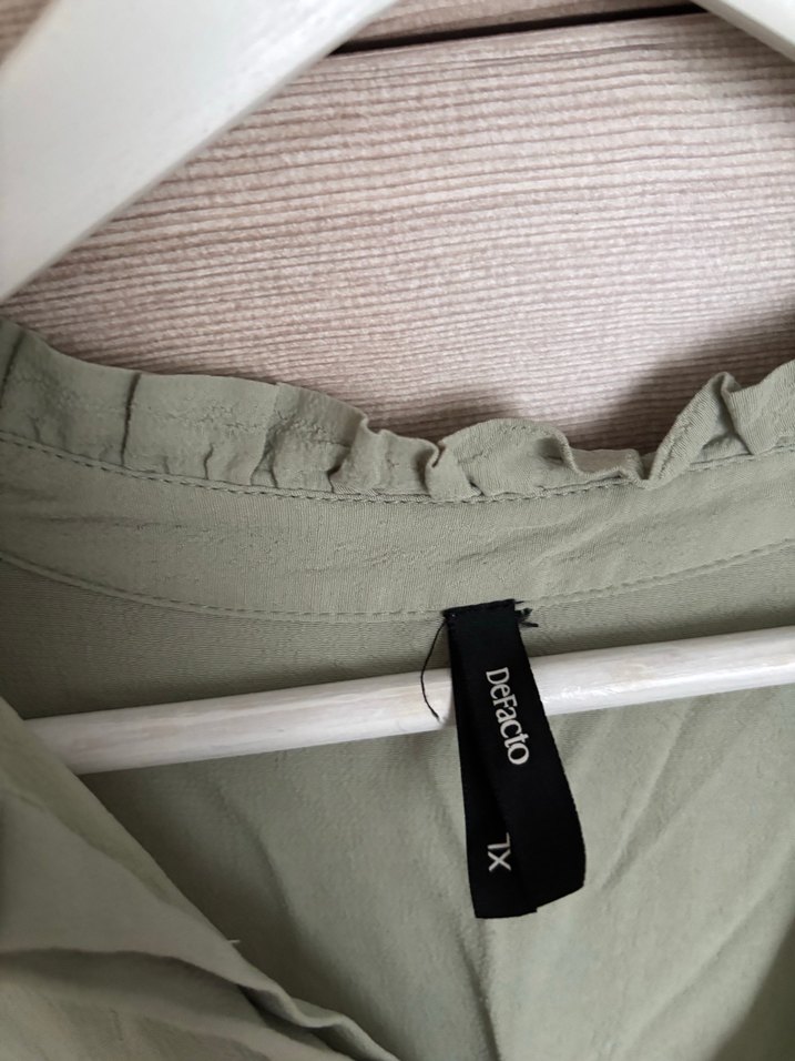 Düğmeli V Yakalı Uzun Keten Tunik - Görsel 2