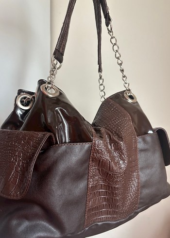 Kahverengi Deri Zincir Detaylı Çanta - Görsel 3