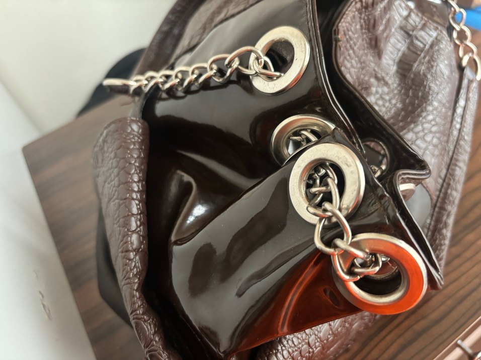 Kahverengi Deri Zincir Detaylı Çanta - Görsel 4