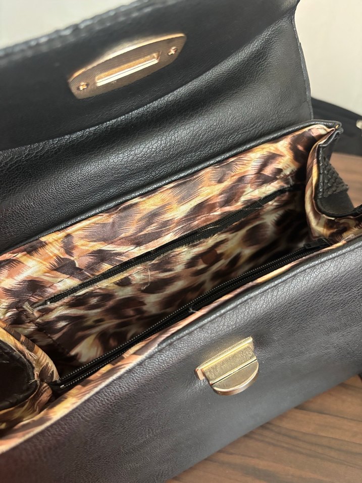 Siyah Deri Yılan Desenli Tokalı Kadın Çanta - Görsel 4