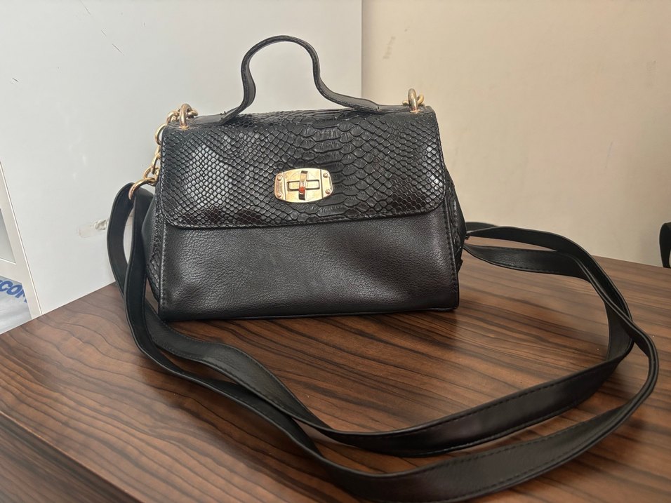 Siyah Deri Yılan Desenli Tokalı Kadın Çanta - Görsel 2