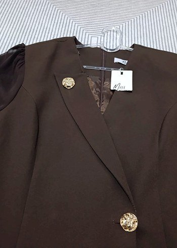 Kahverengi Uzun Düğmeli İş Kadın Ceketi - Görsel 8