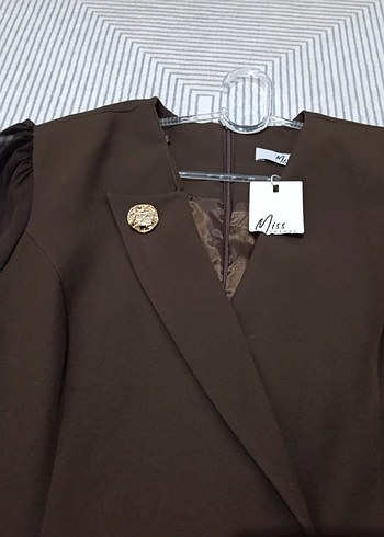 Kahverengi Uzun Düğmeli İş Kadın Ceketi - Görsel 5