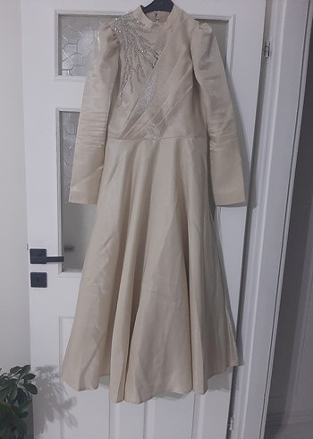 Uzun Kollu Bej İşlemeli Abiye Elbise - Görsel 2