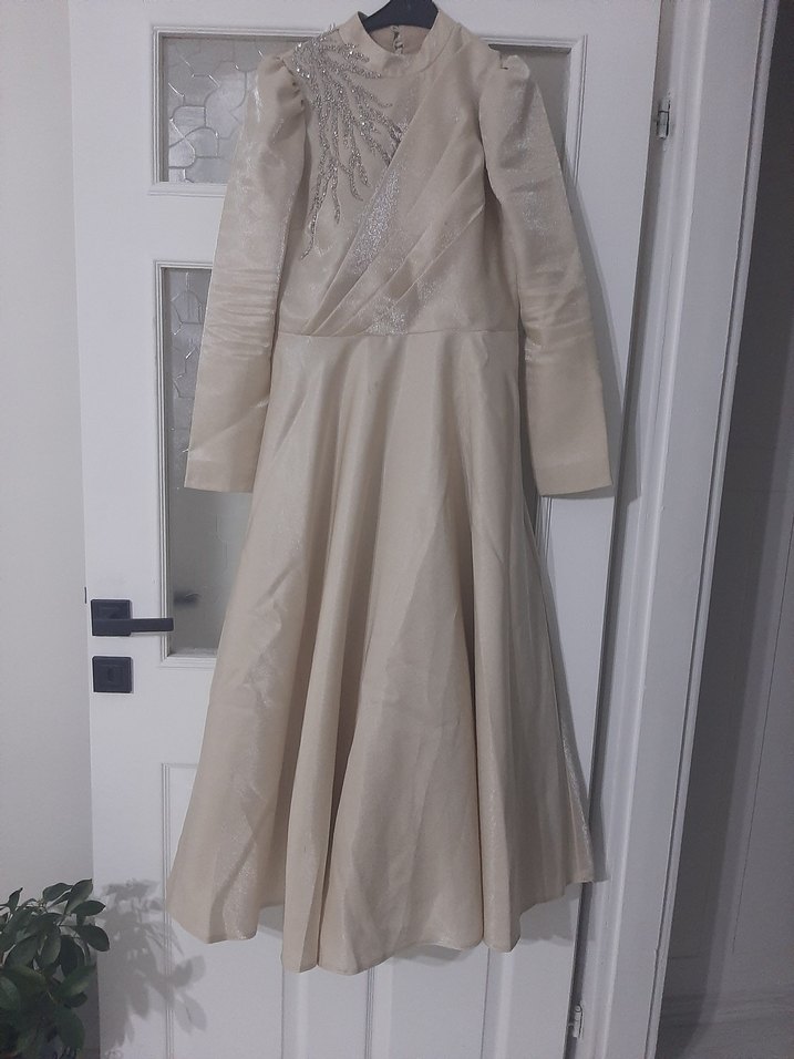 Uzun Kollu Bej İşlemeli Abiye Elbise - Görsel 2