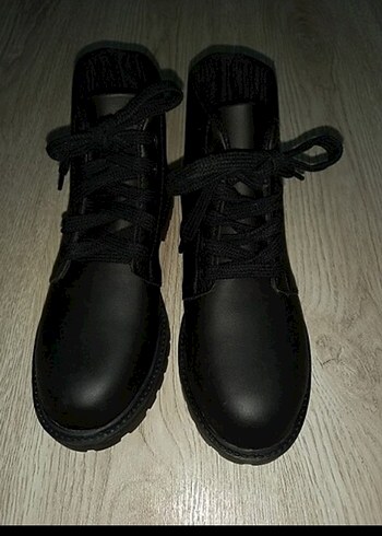 Siyah Kadın Bot - Görsel 2