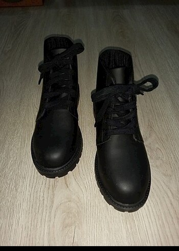 Siyah Kadın Bot - Görsel 3