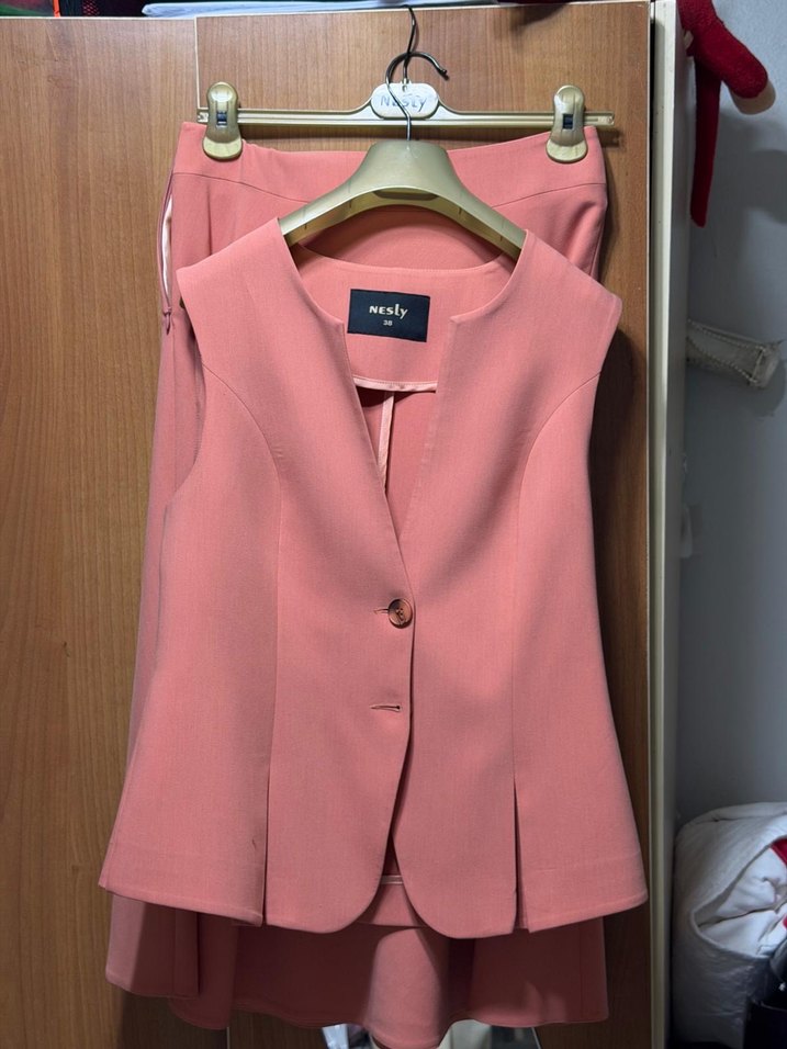 Pembe Kemerli Kolsuz Mini Kadın Takım - Görsel 2