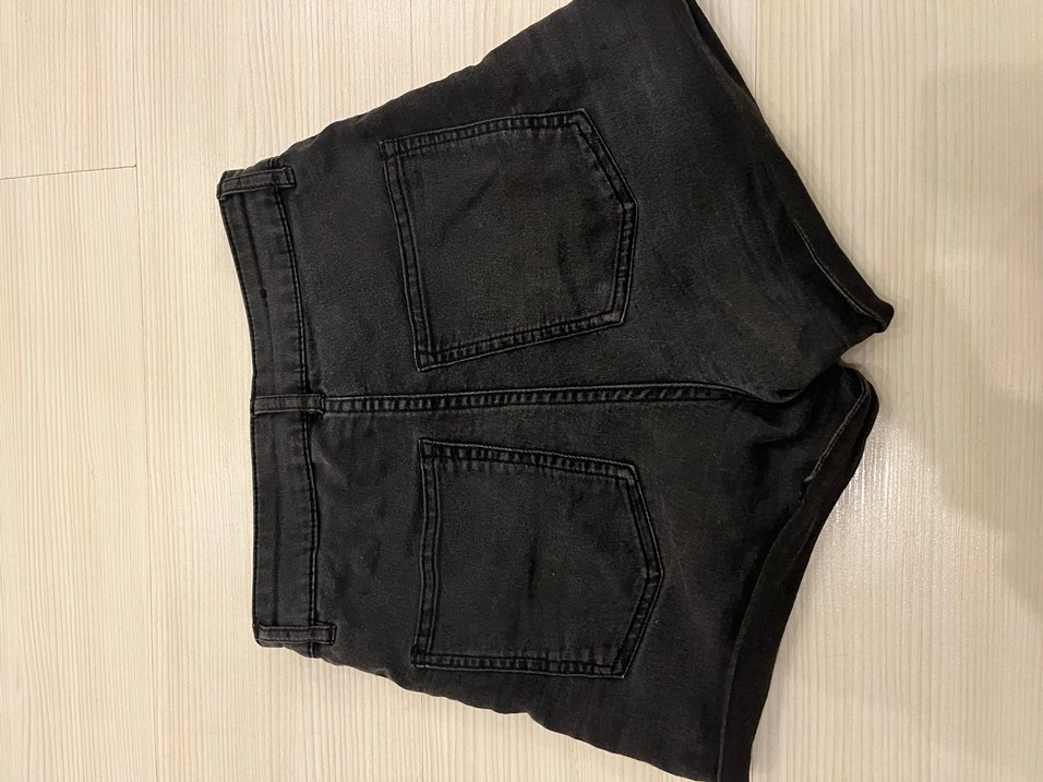 Kadın Siyah Düğmeli Midi Kot Şort - Görsel 3