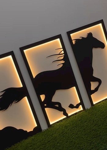 At Figürlü 3 Parçalı Aydınlatmalı Duvar Tablosu - Görsel 3