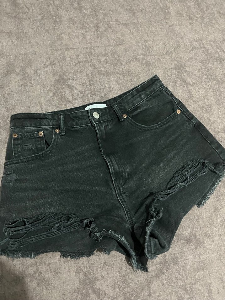 Zara Siyah Yırtık Kadın Mini Kot Şort - Görsel 2