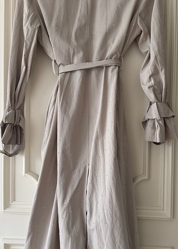 Klasik Kesim Bej Taş Detaylı Uzun Trençkot - Görsel 2