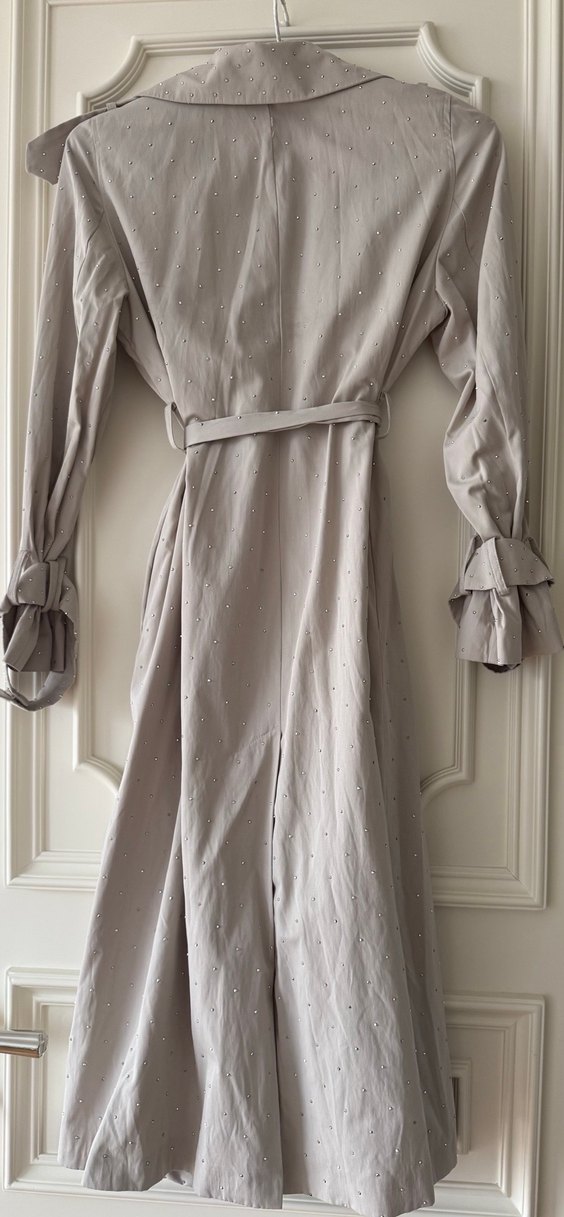 Klasik Kesim Bej Taş Detaylı Uzun Trençkot - Görsel 2