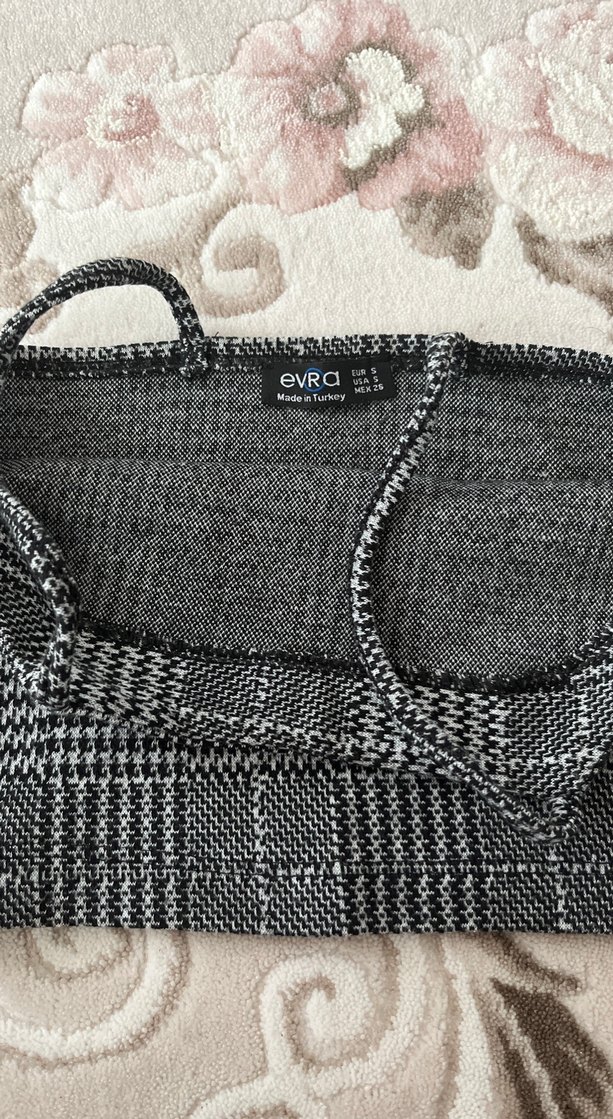 Gri Kareli Örgü Detaylı Crop Top - Görsel 2