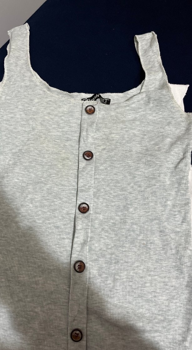 Düğmeli Gri Kadın Askılı Atlet - Görsel 2