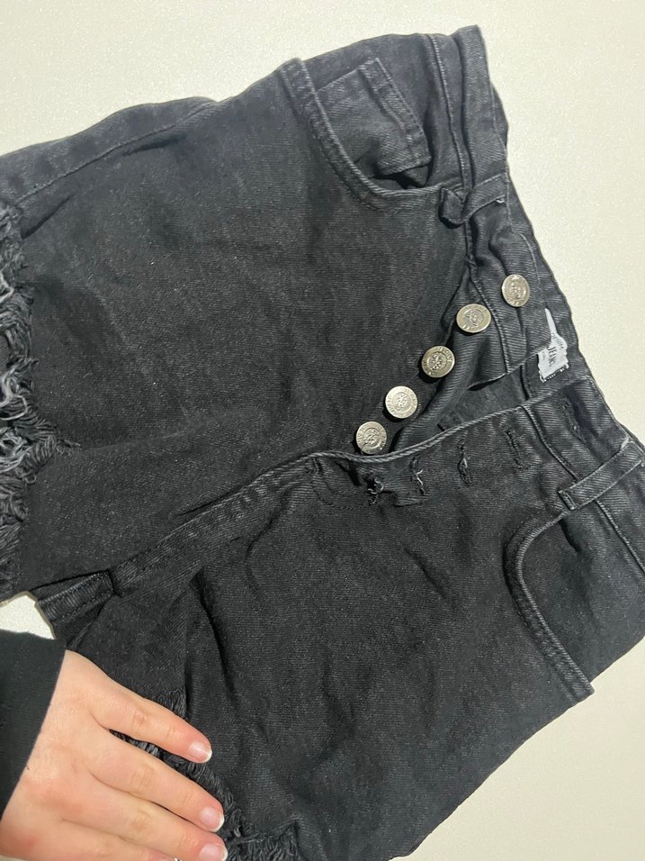 Düğmeli Siyah Kısa Kot Şort - Görsel 2