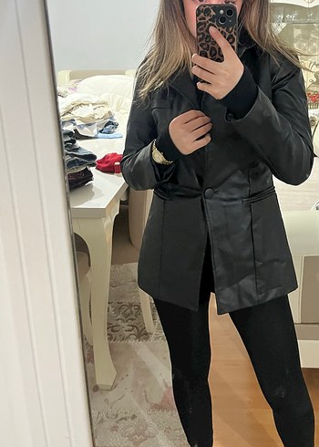 Leopar Desenli Parlak Siyah Deri Ceket - Görsel 5