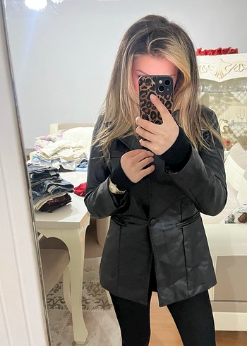 Leopar Desenli Parlak Siyah Deri Ceket - Görsel 4