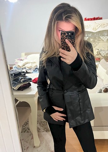 Leopar Desenli Parlak Siyah Deri Ceket - Görsel 3