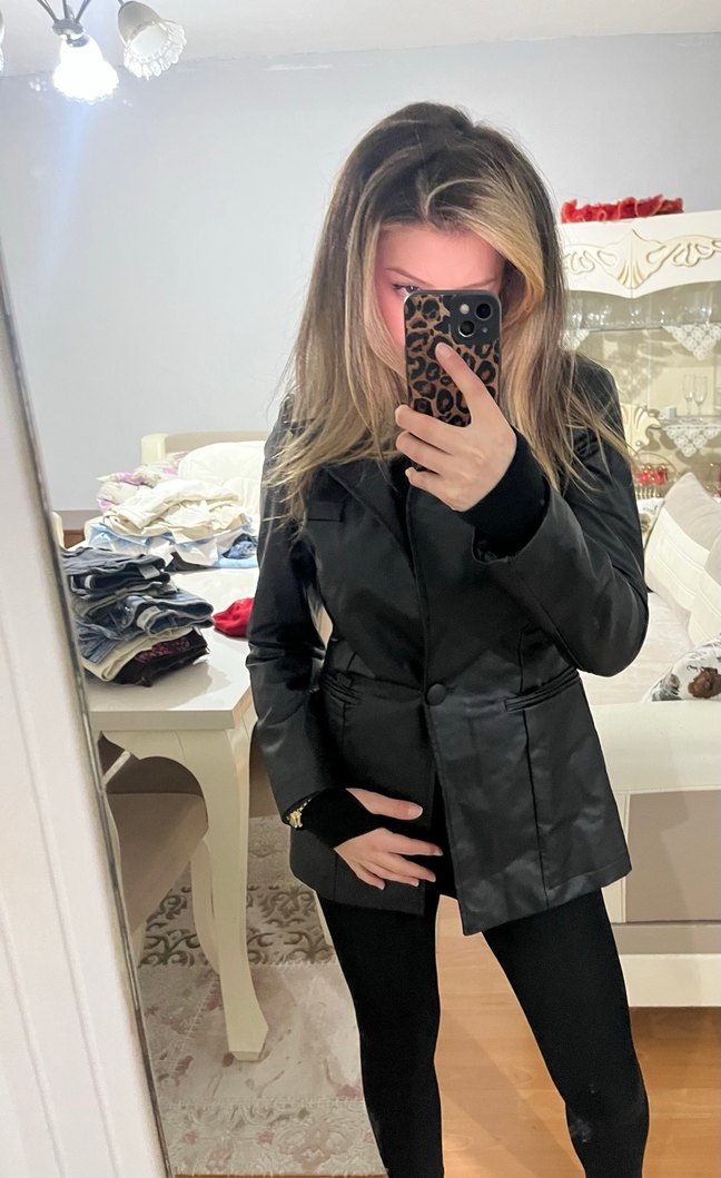 Leopar Desenli Parlak Siyah Deri Ceket - Görsel 3