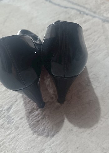 Siyah Dantel Detaylı Yılan Desenli Stiletto - Görsel 2