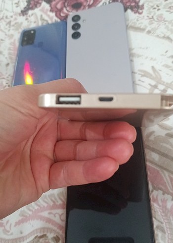 Kırık Ekranlı Siyah Android Telefonlar - Görsel 5