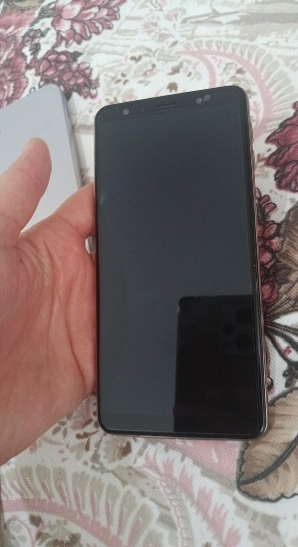 Kırık Ekranlı Siyah Android Telefonlar - Görsel 3