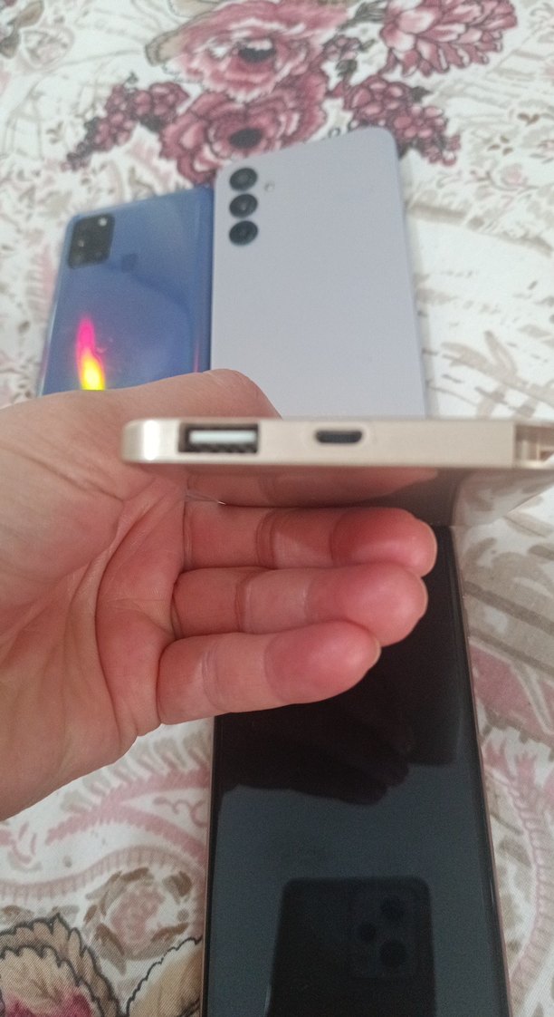 Kırık Ekranlı Siyah Android Telefonlar - Görsel 5