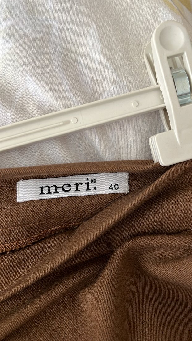 Dökümlü Kahverengi Midi Etek - Görsel 2