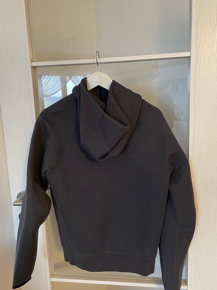 Nike tech üstü antrasit rengi s beden - Görsel 3