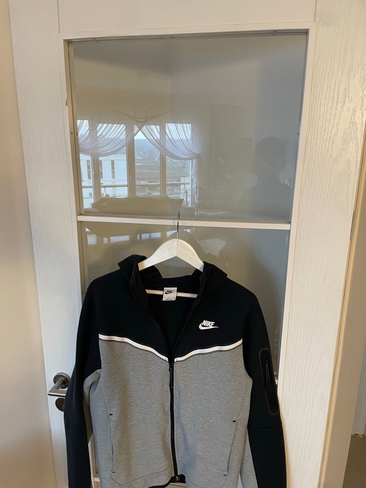 Siyah ve gri nike tech erkek xs beden orijinal - Görsel 3