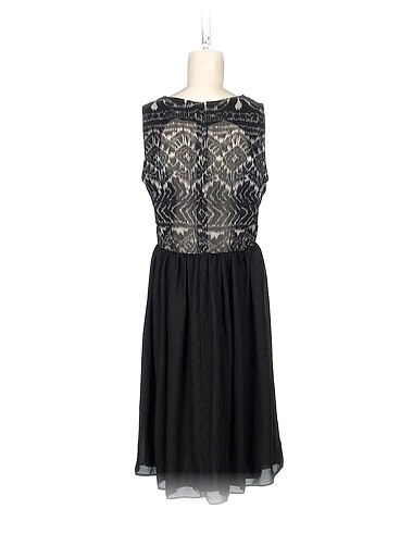 m Beden PreLoved Kısa Elbise %70 İndirimli.